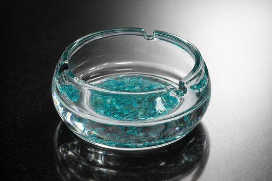 Round crystal glass ashtray with turquoise crushed-stone inlay