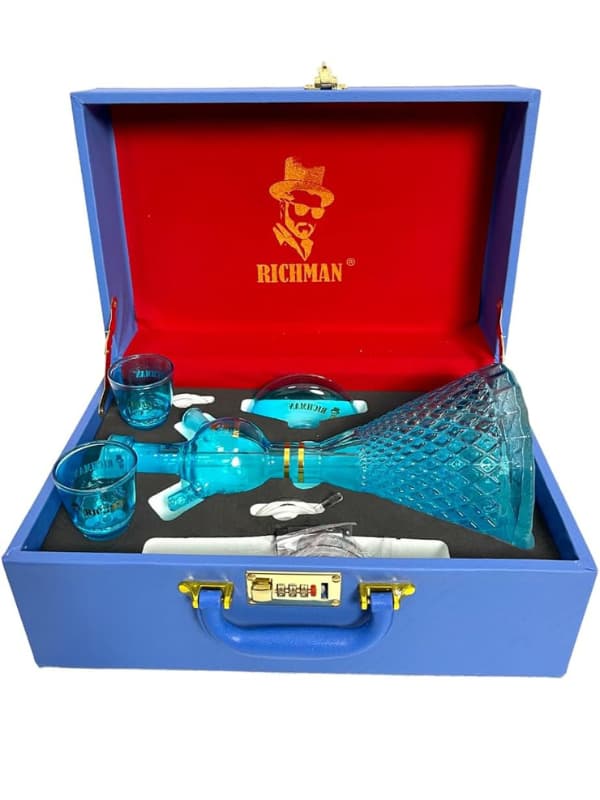 Blue glass decanter set with two glasses in a Richman branded box. Vape Dokha UAE
