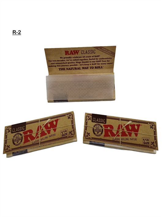 Raw classic rolling paper 1 1/4 size