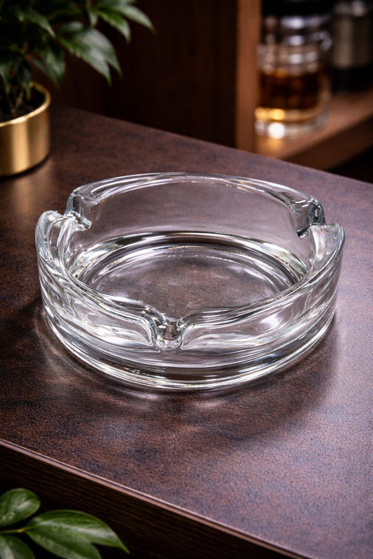 Heavy ribbed round glass ashtray with 4 rests